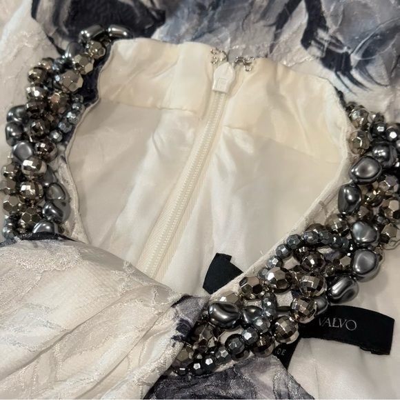 Carmen Marc Valvo Sz 6 White Black Rose Print Beaded Neck Sleeveless Halter Top - Picture 6 of 10